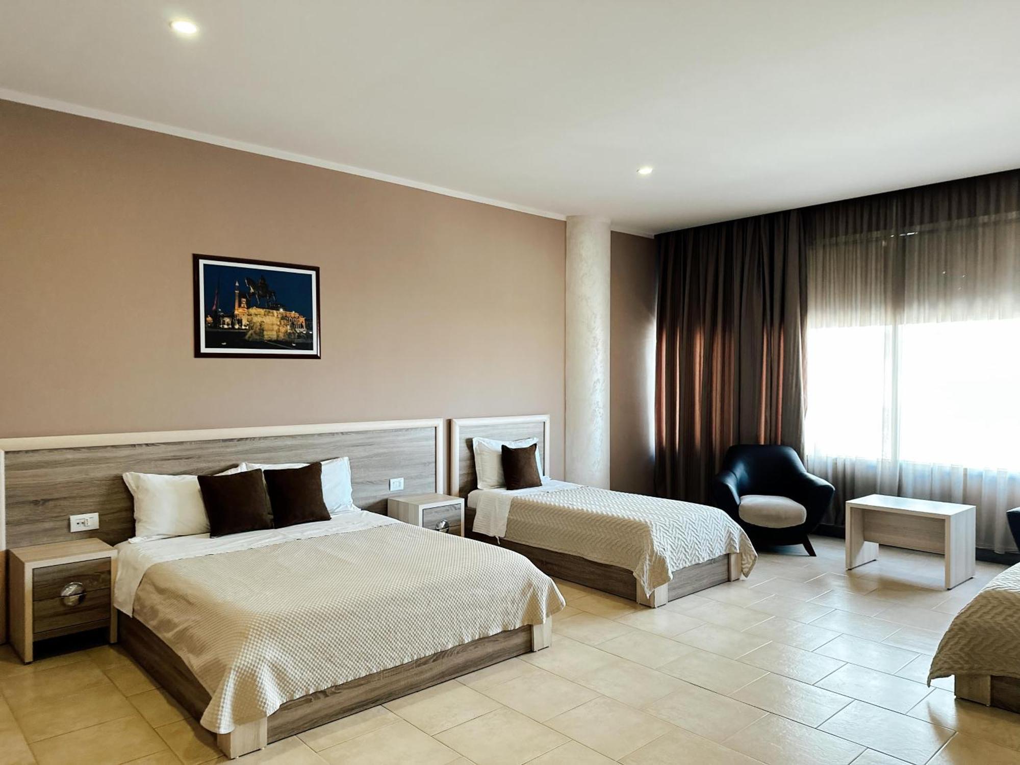 Hotel Terminal Tirana Bregu i Lumit エクステリア 写真