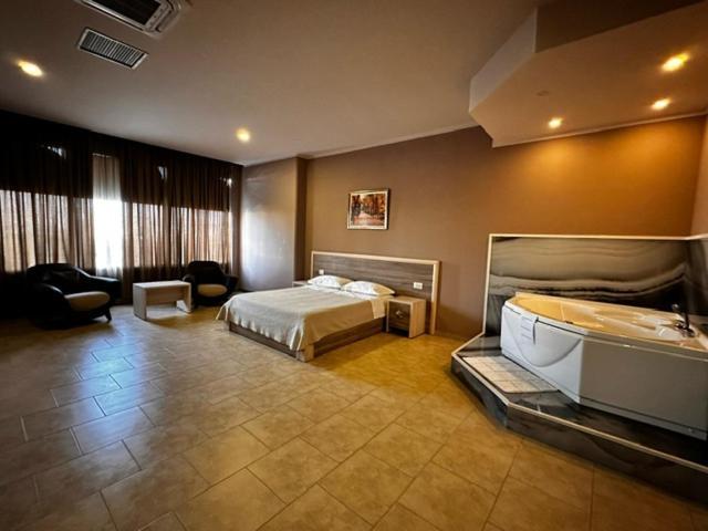Hotel Terminal Tirana Bregu i Lumit エクステリア 写真