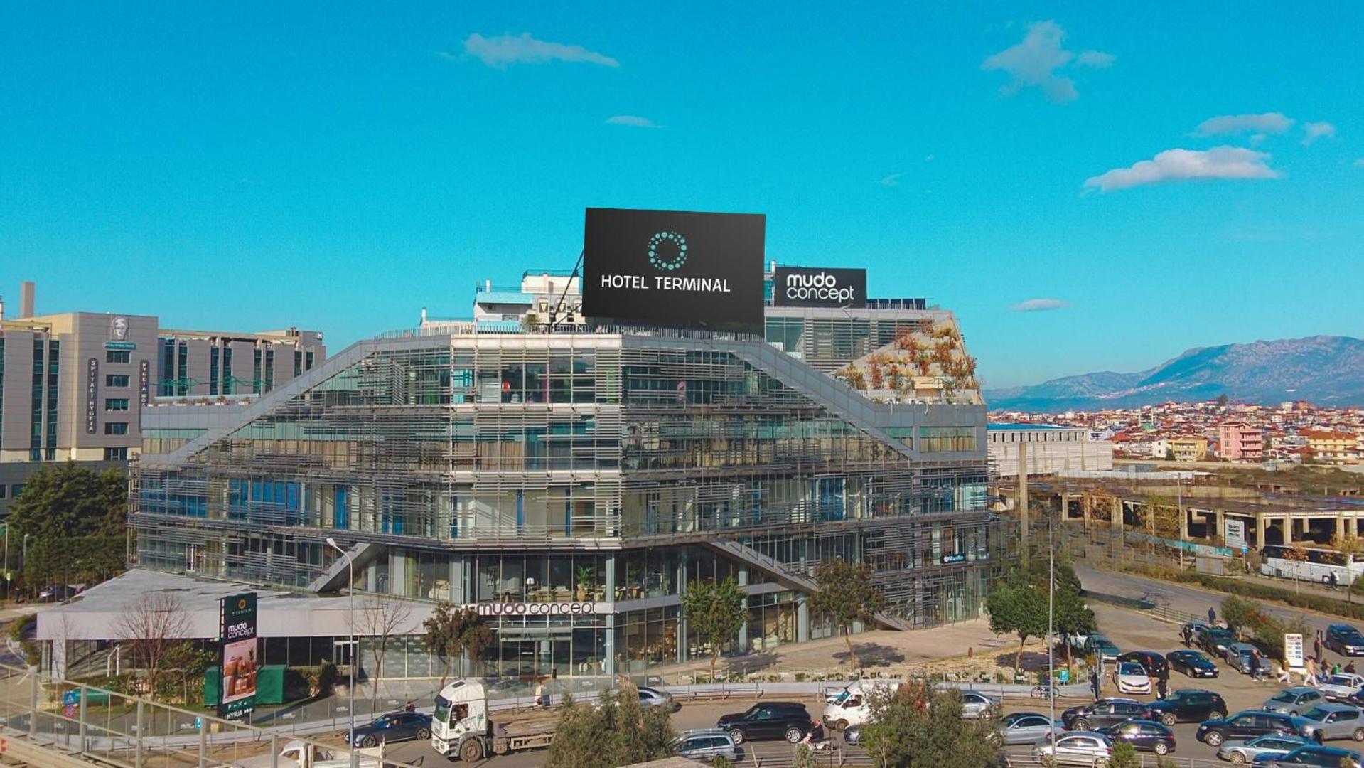 Hotel Terminal Tirana Bregu i Lumit エクステリア 写真