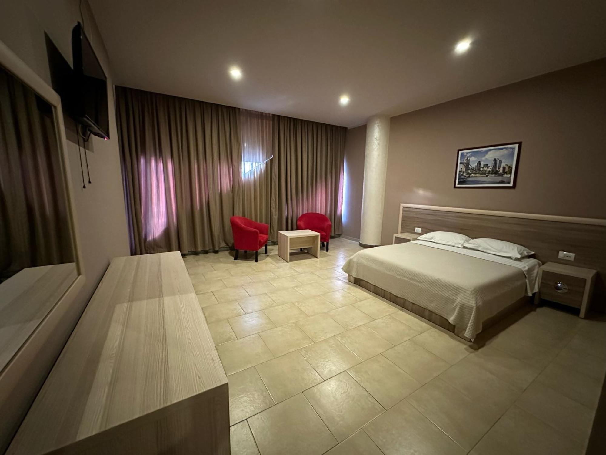 Hotel Terminal Tirana Bregu i Lumit エクステリア 写真