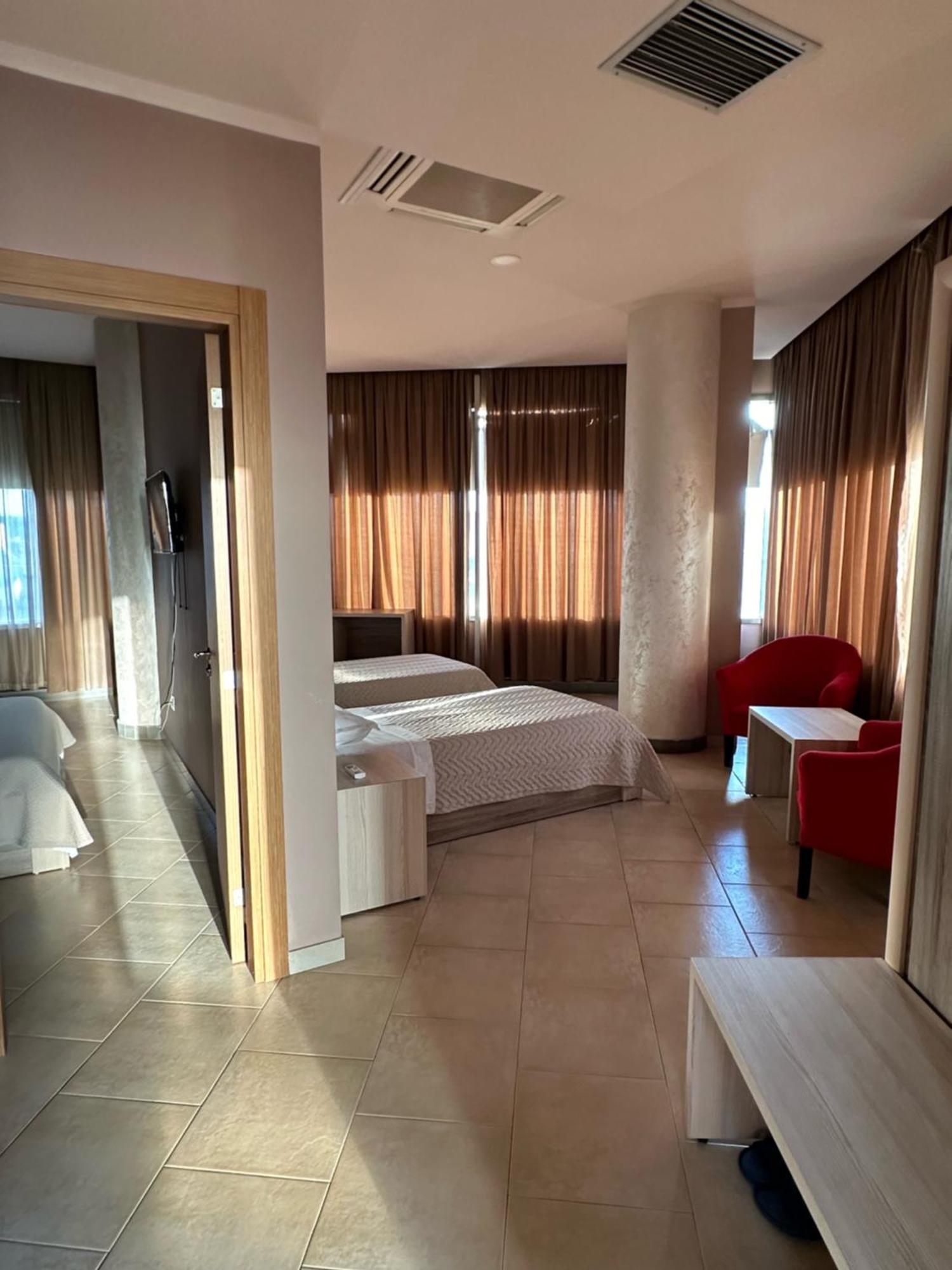 Hotel Terminal Tirana Bregu i Lumit エクステリア 写真
