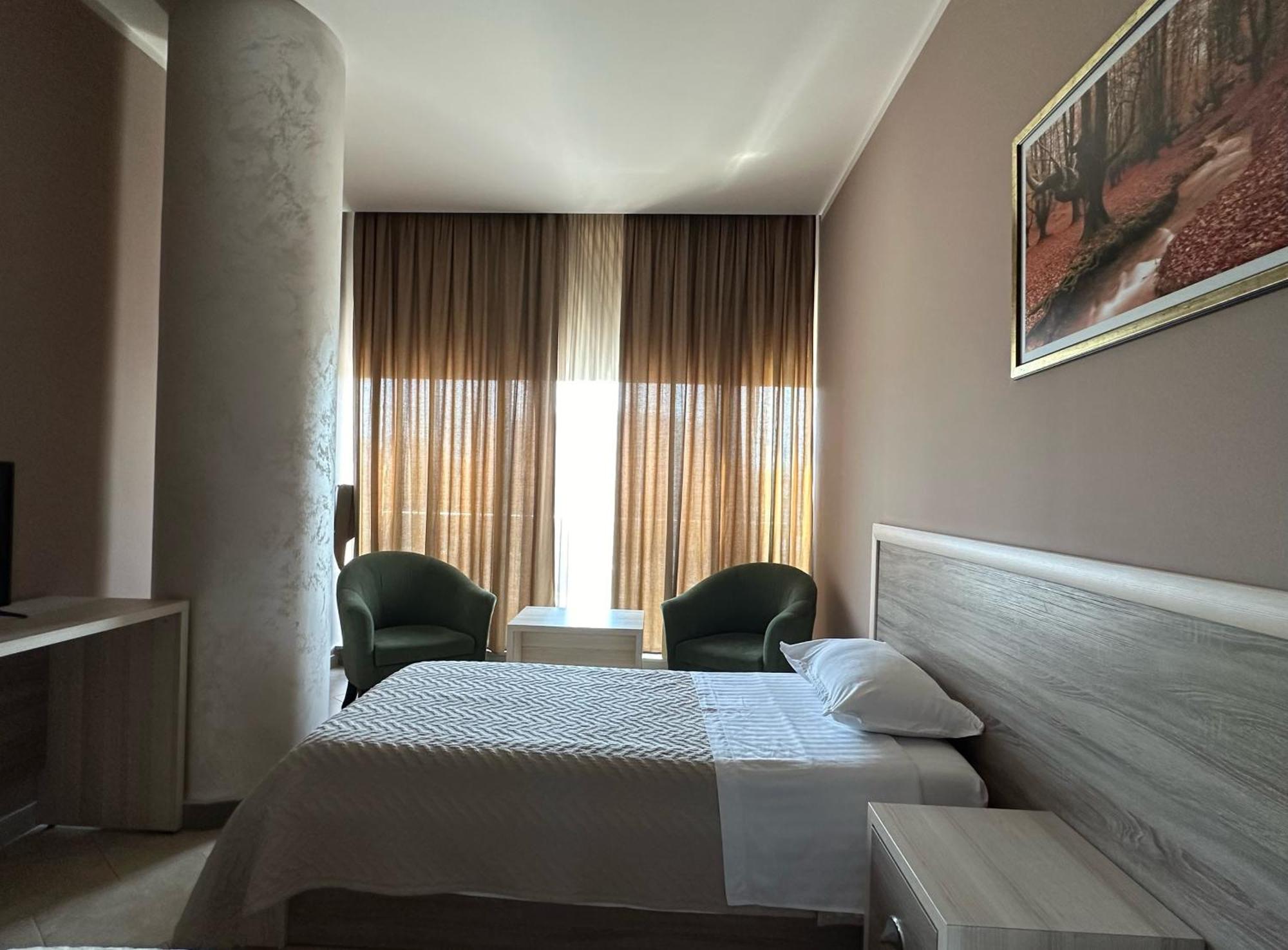 Hotel Terminal Tirana Bregu i Lumit エクステリア 写真