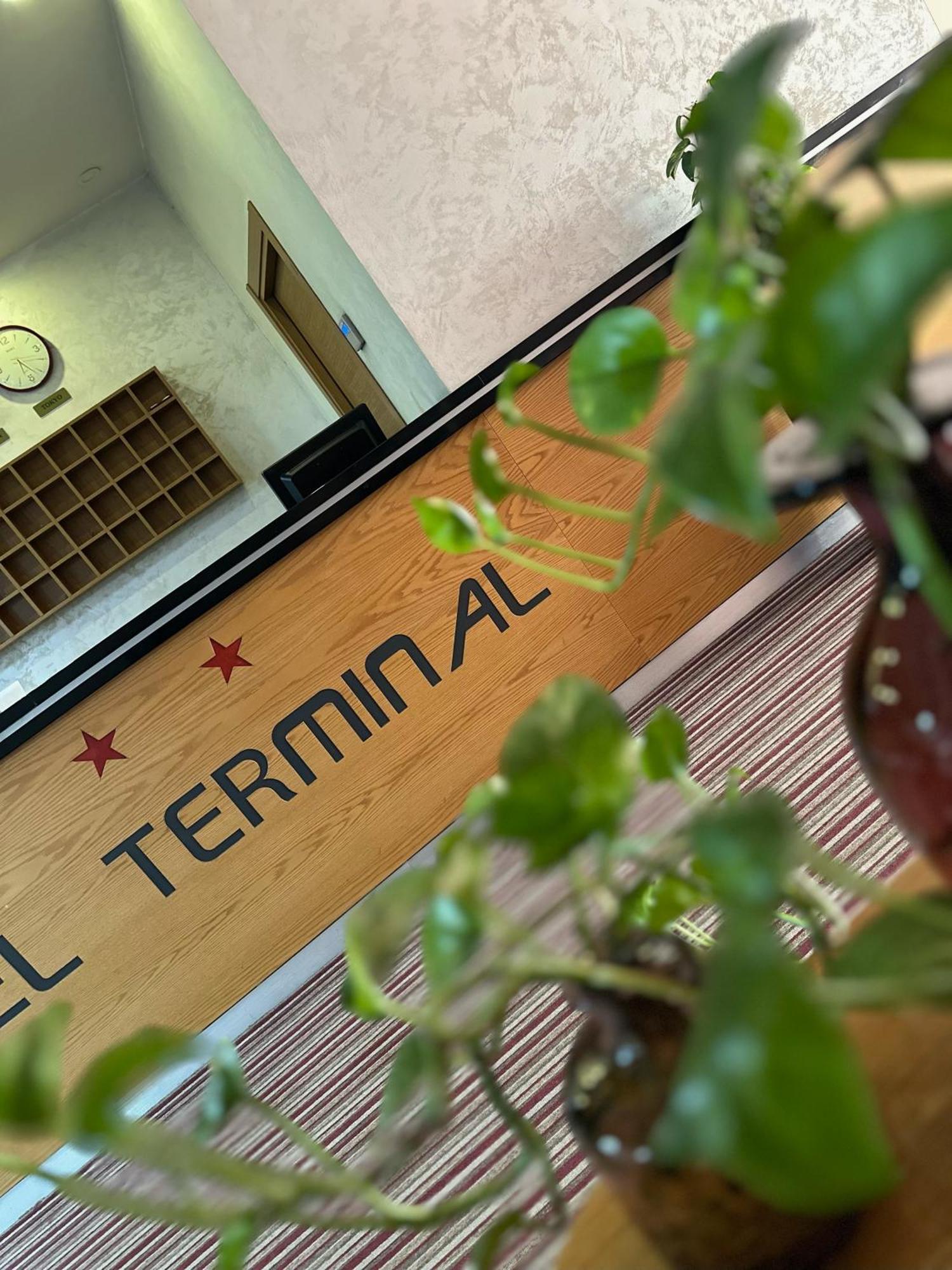 Hotel Terminal Tirana Bregu i Lumit エクステリア 写真